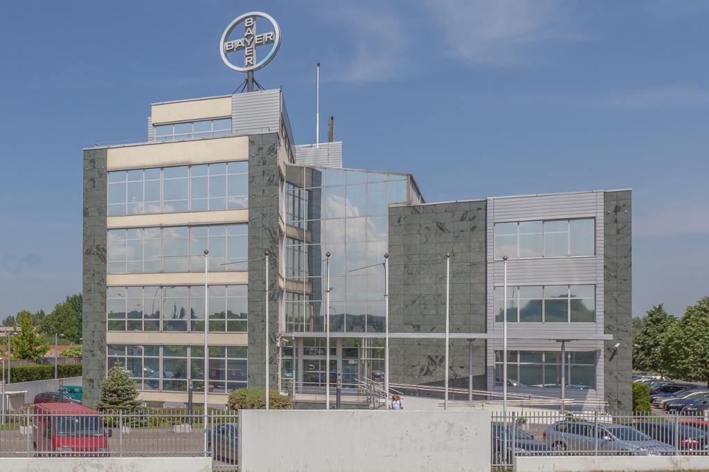 The main view on the office building with space to let