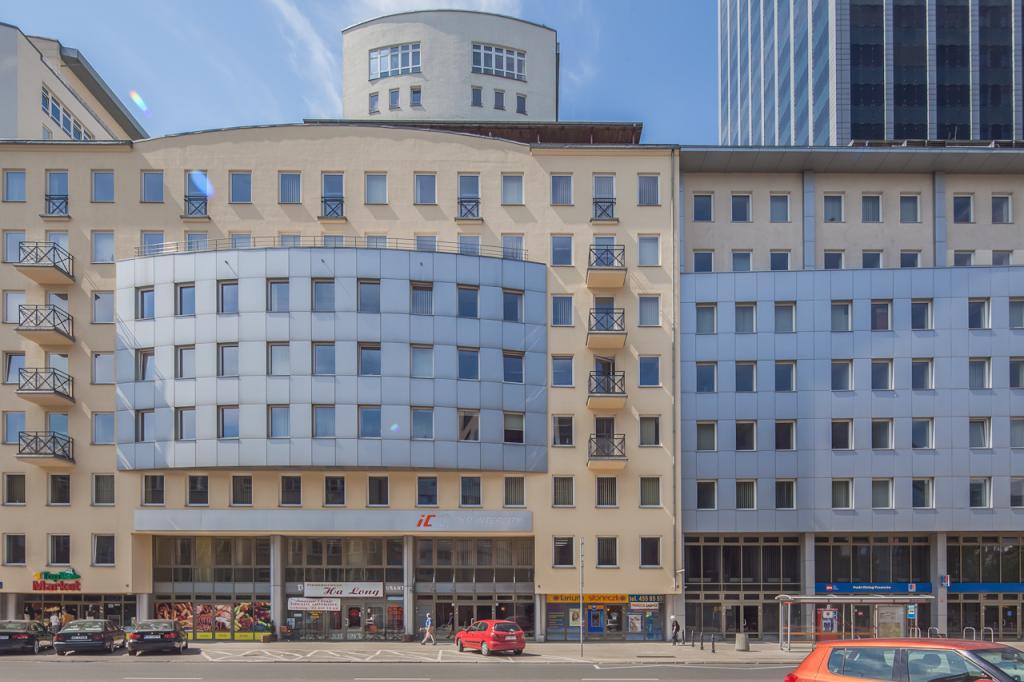 Front view of the building with space to let
