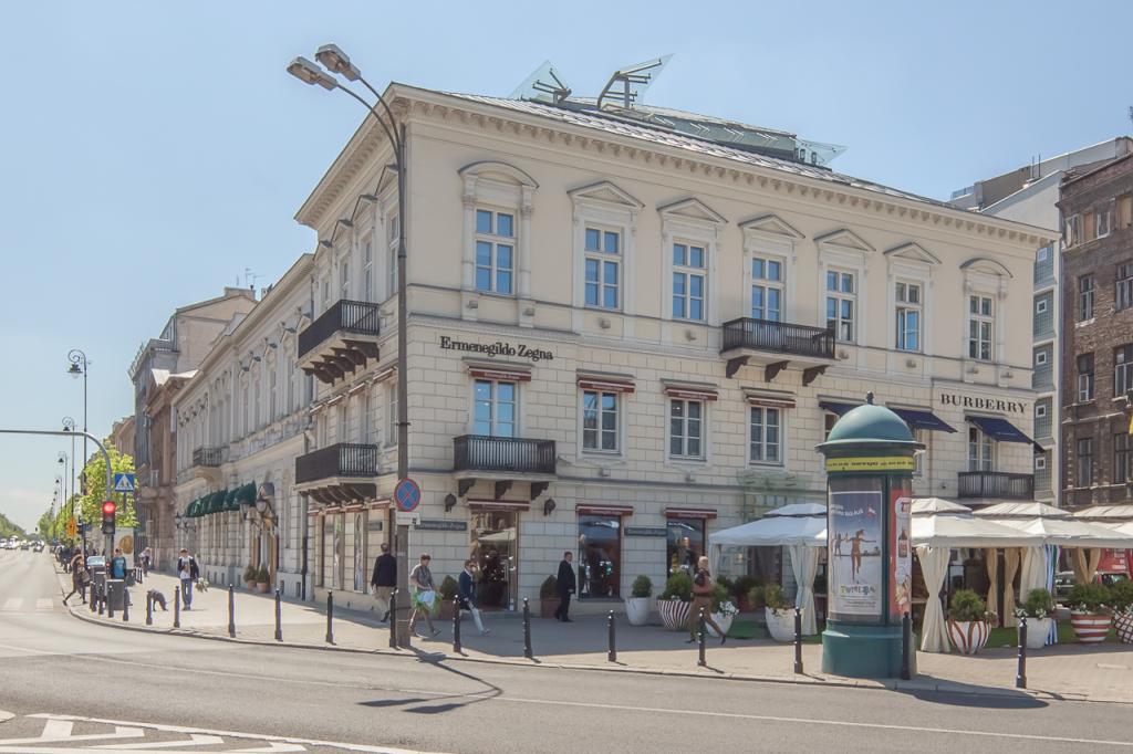 Elewacja biurowca z przestrzenią do wynajęcia