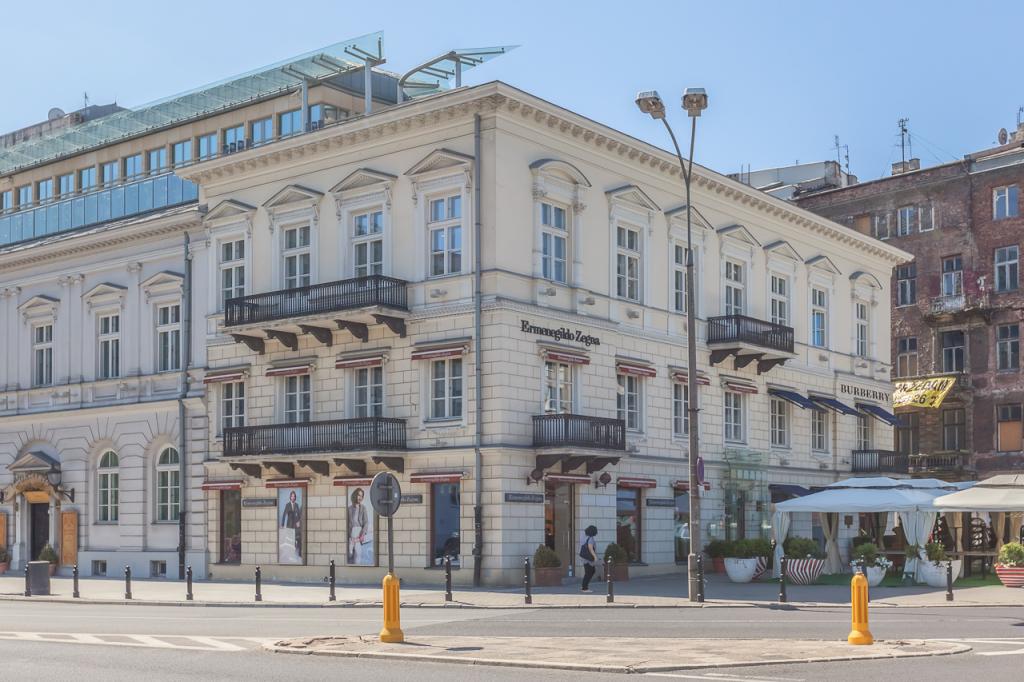 Widok na elewację biurowca