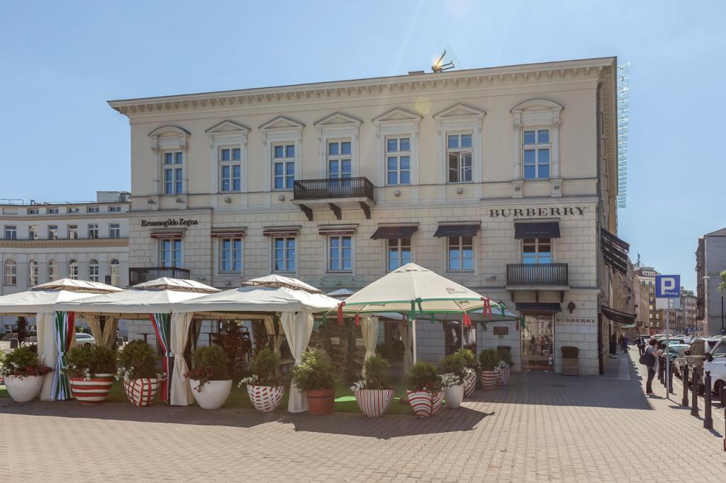 Budynek z przestrzenią biurową - widok z zewnątrz