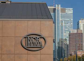 Historyczna Fabryka Norblina z wiechą