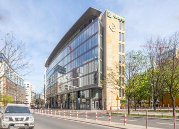 Grzybowska Park z nowym showroomem