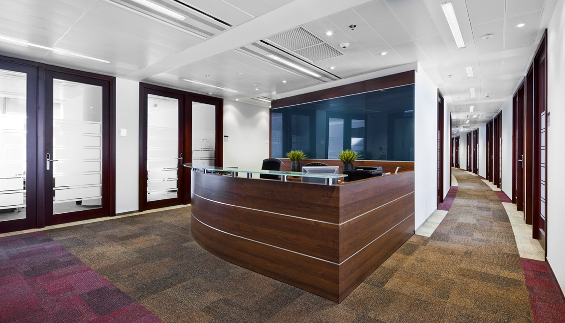 The reception desk on the VI floor