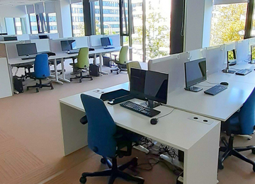 Zawieszenie wiechy w Konstruktorska Business Center 