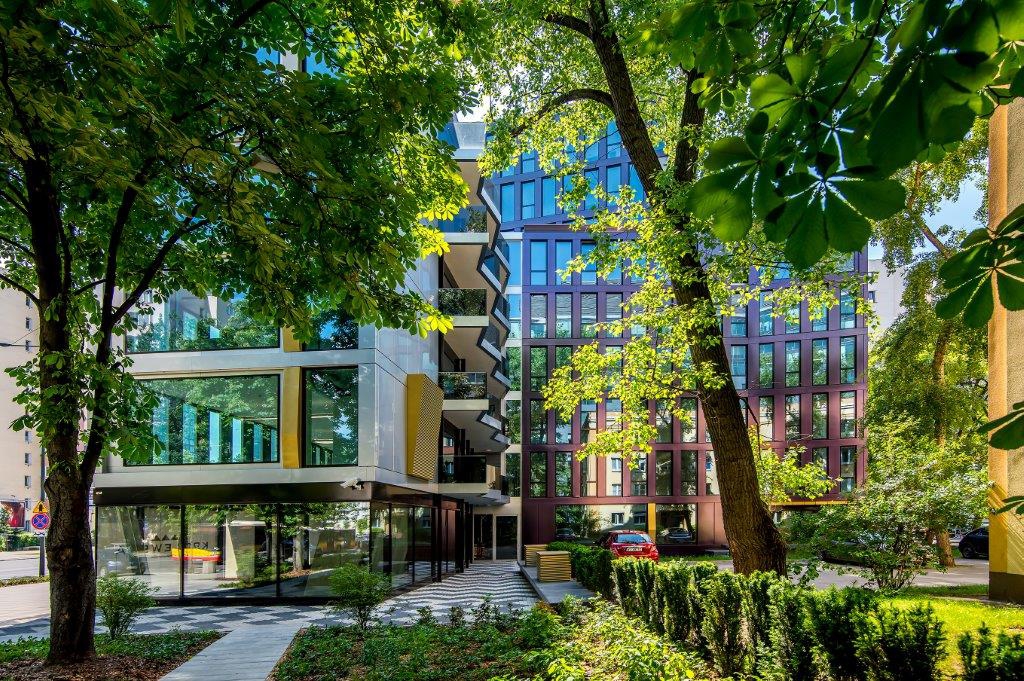 Green space in the close surrounding of the building