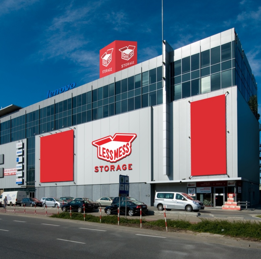 Front view of the building with space to let