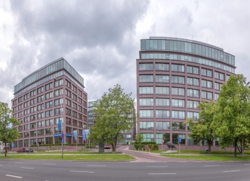 Lipowy Office Park z akademikiem