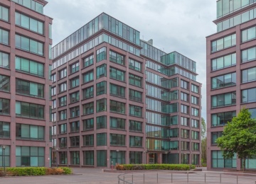 Lipowy Office Park z akademikiem