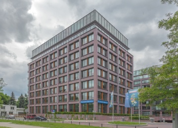 Lipowy Office Park z akademikiem