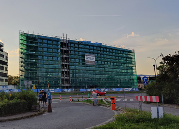 Kraków z nowym biurowcem