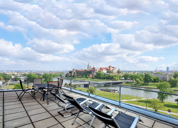 Kraków z nowym biurowcem