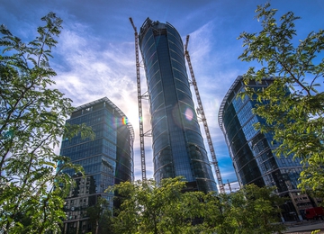 JLL doradzało przy wynajmie 22 000 m2 w Warsaw Spire