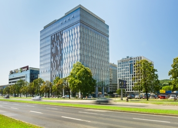 Olivia Business Centre z egzotycznym ogrodem