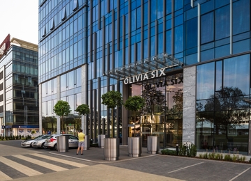 Olivia Business Centre z egzotycznym ogrodem