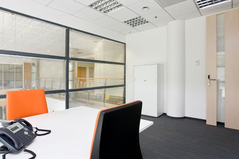Work station offered by the instant office