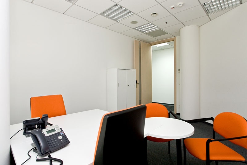 OmniOffice office room