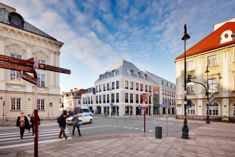 Plac Zamkowy - Business with Herritage view from Miodowa Street