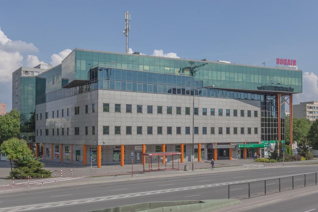 Front budynku z powierzchniami biurowymi