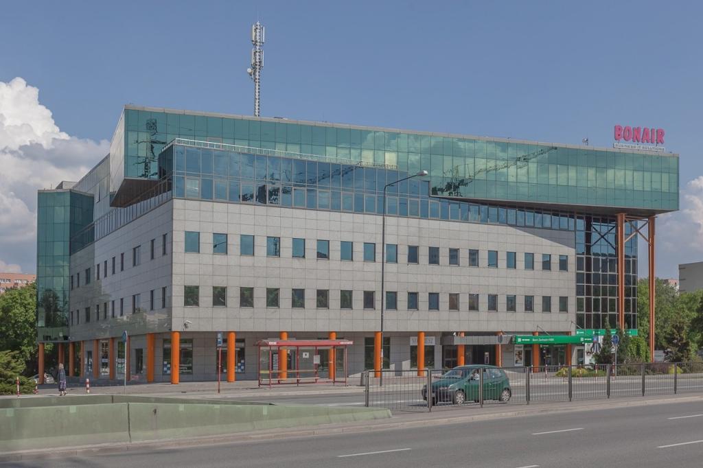 Elewacja budynku przeznaczonego pod wynajem biur