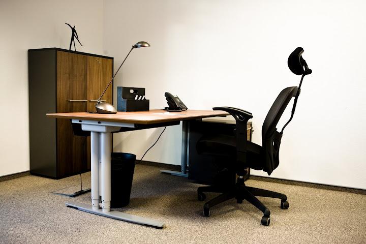 Single office room for rent