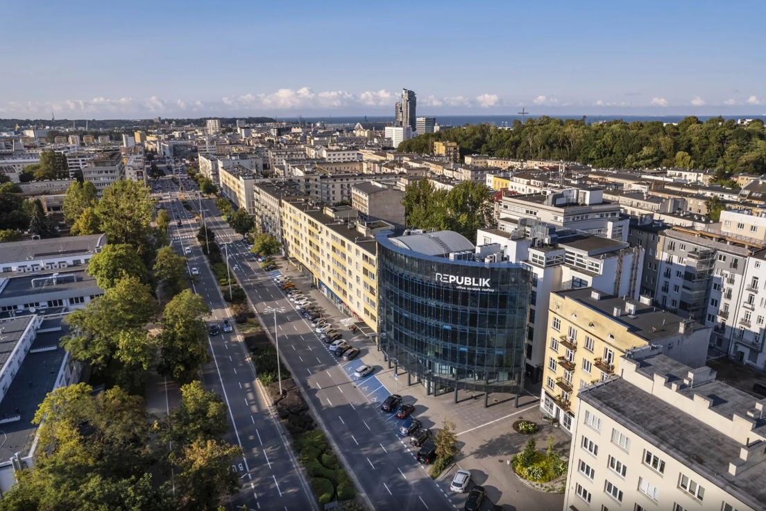 REPUBLIK: Centrum Biurowe Hossa