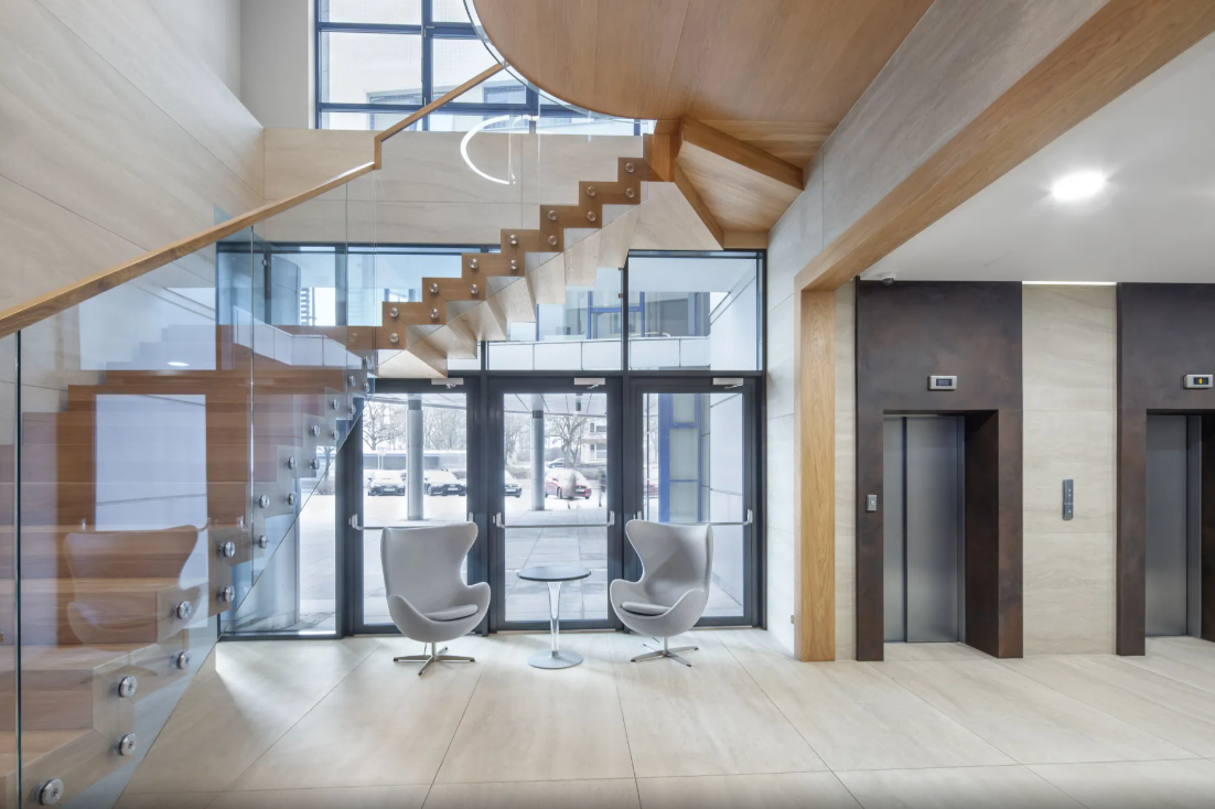 REPUBLIK: Centrum Biurowe Hossa