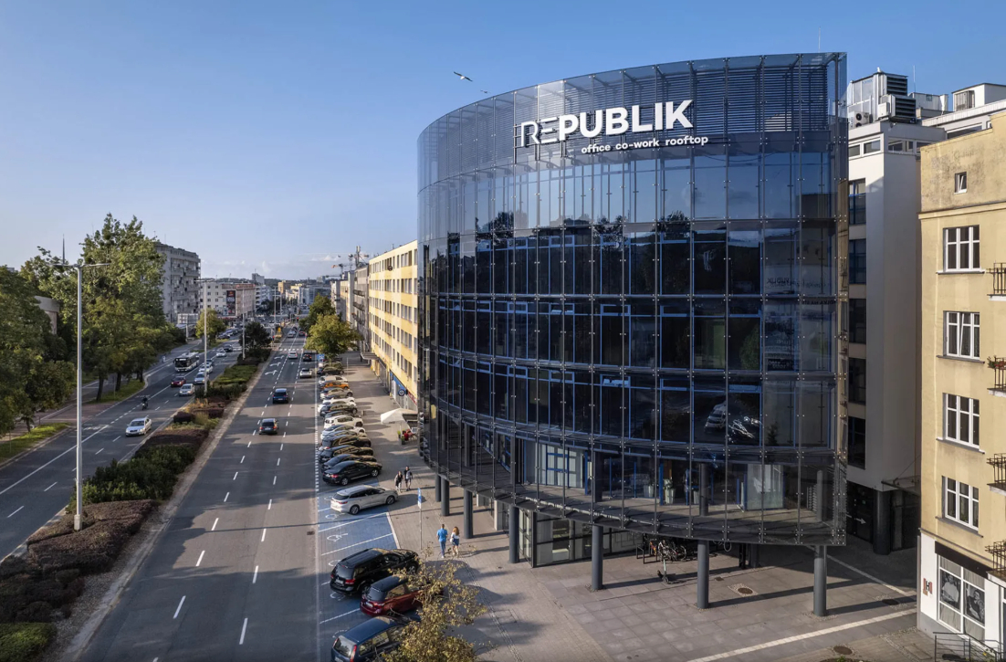 REPUBLIK: Centrum Biurowe Hossa
