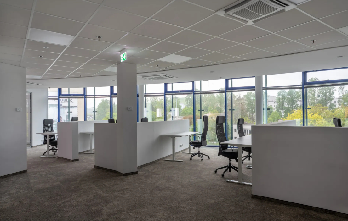 REPUBLIK: Centrum Biurowe Hossa