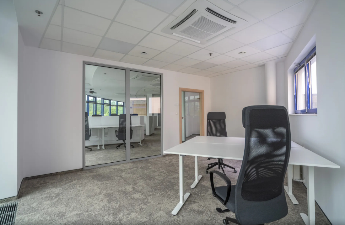 REPUBLIK: Centrum Biurowe Hossa