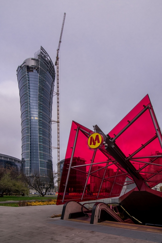 View of the office building from Rondo Daszyńskiego metro station