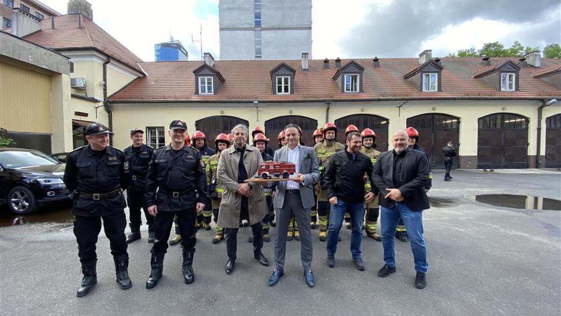 Warszawscy strażacy zyskali sprzęt do gaszenia wieżowców